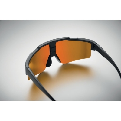 Lustrzane sportowe okulary prze