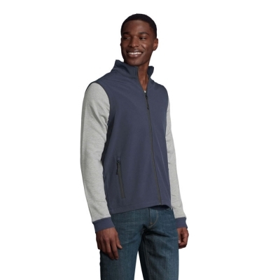 Race bw men softshell